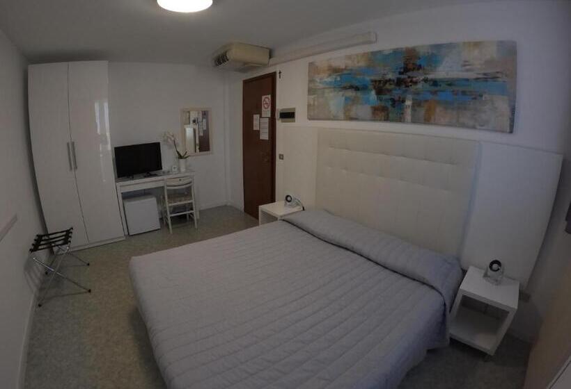 ホテル Euro Meublé