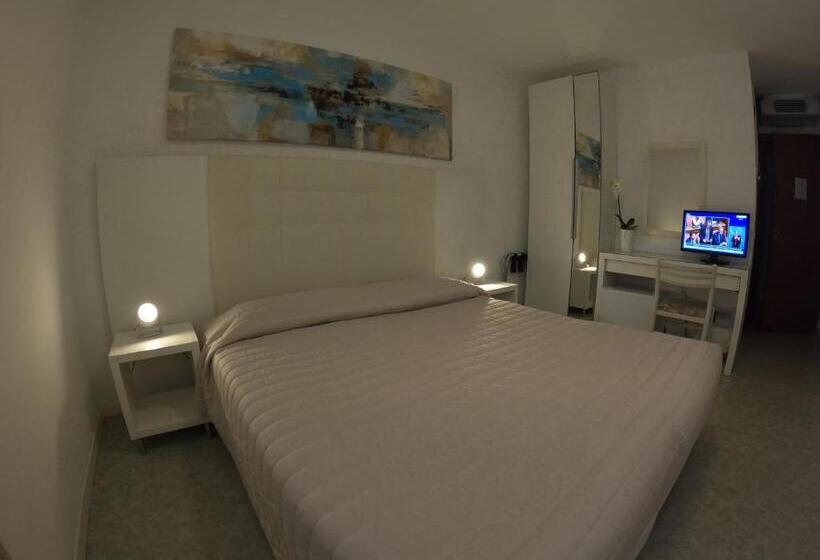 ホテル Euro Meublé