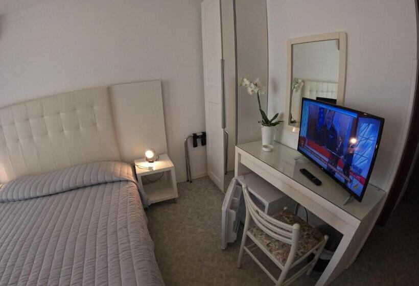 ホテル Euro Meublé