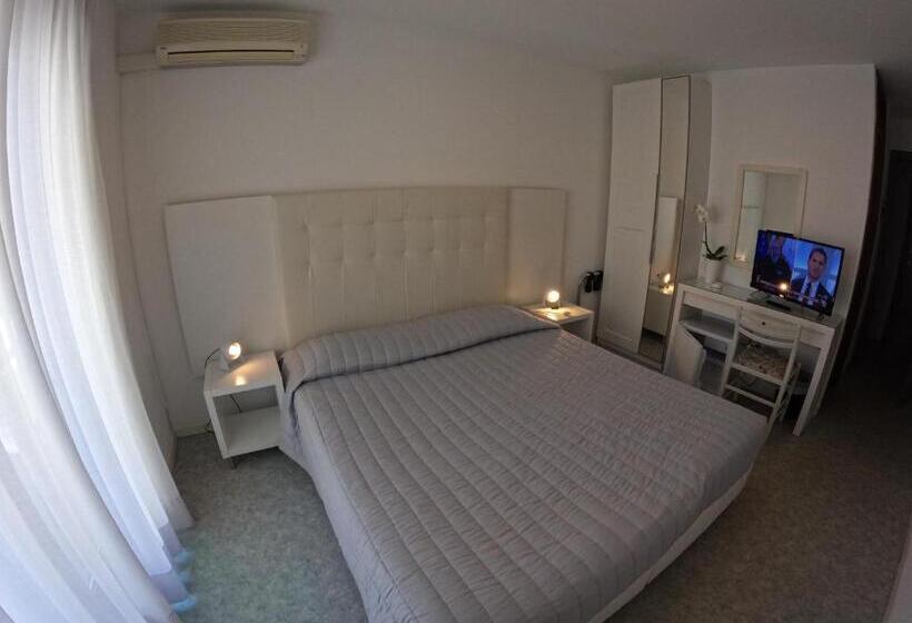 ホテル Euro Meublé