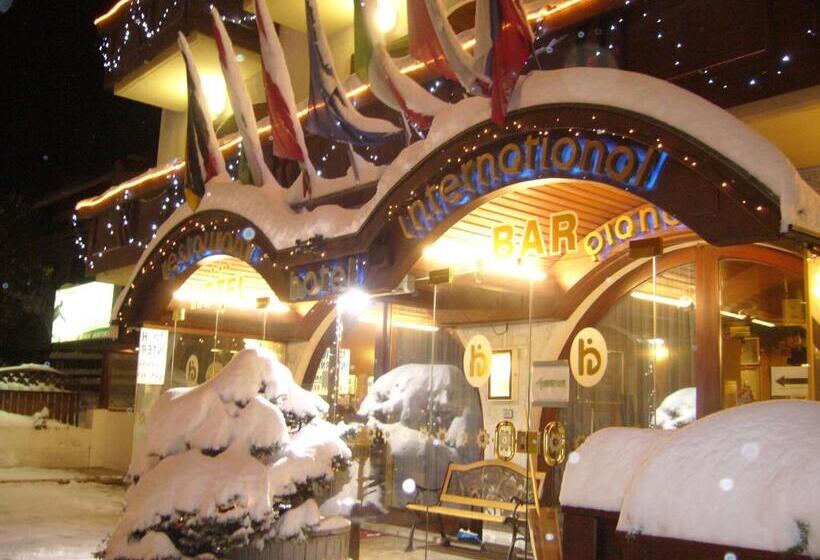 Отель International