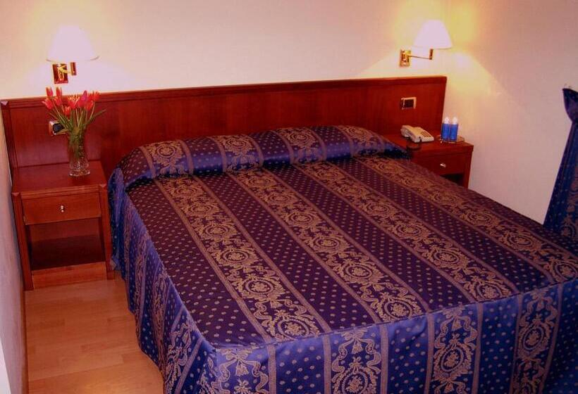 Отель International