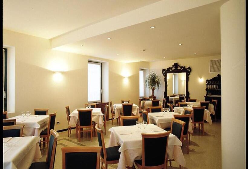 Отель La Cascata