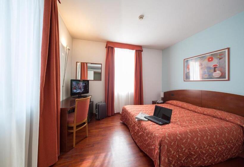 Отель La Cascata