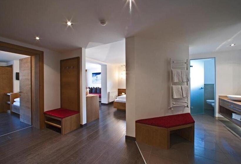 בית מלון כפרי La Fradora   Dolomites