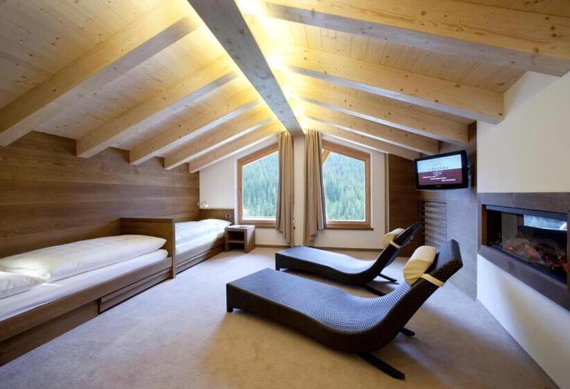 Отель La Fradora   Dolomites