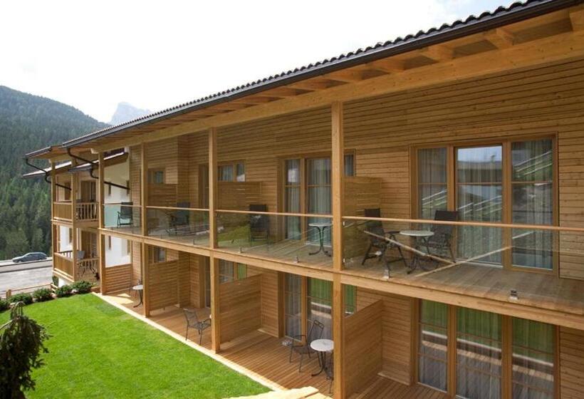 בית מלון כפרי La Fradora   Dolomites