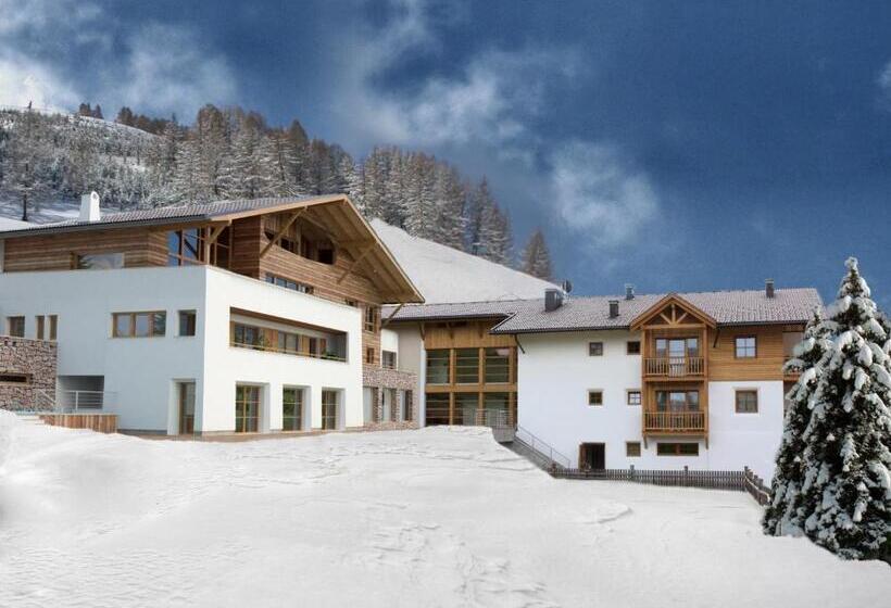 בית מלון כפרי La Fradora   Dolomites