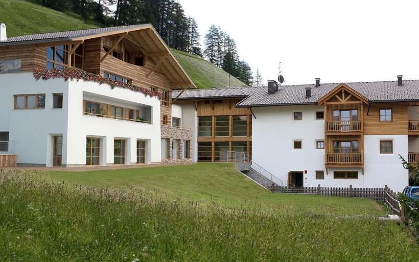 בית מלון כפרי La Fradora   Dolomites