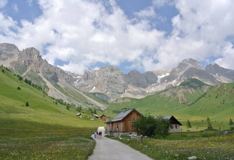 בית מלון כפרי Miravalle