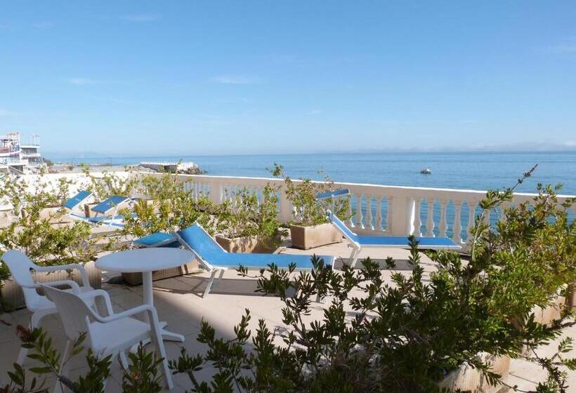 בית מלון כפרי Savoy