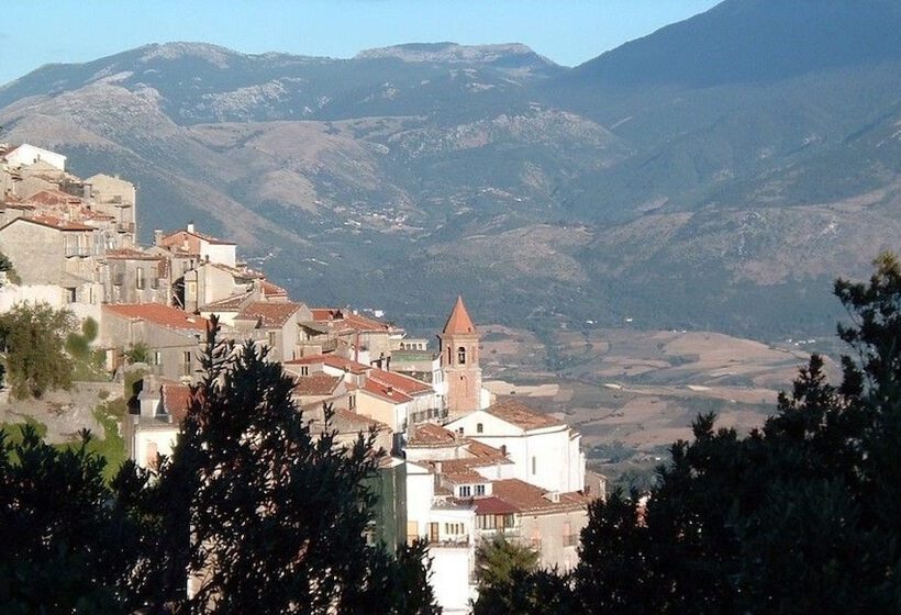 בית מלון כפרי Sette E Mezzo