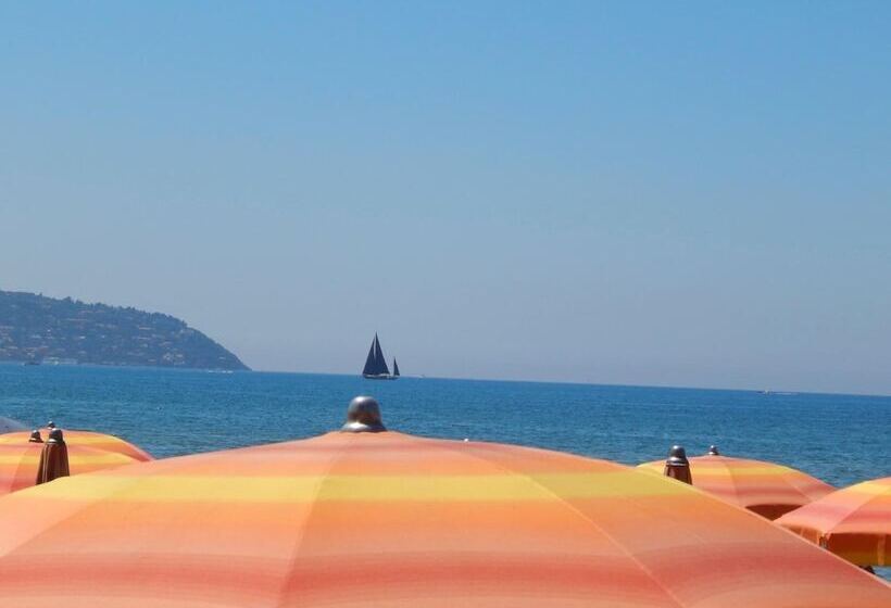 هتل Villa Smeraldo