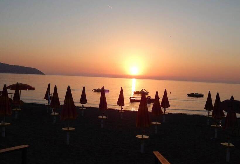 هتل Villa Smeraldo