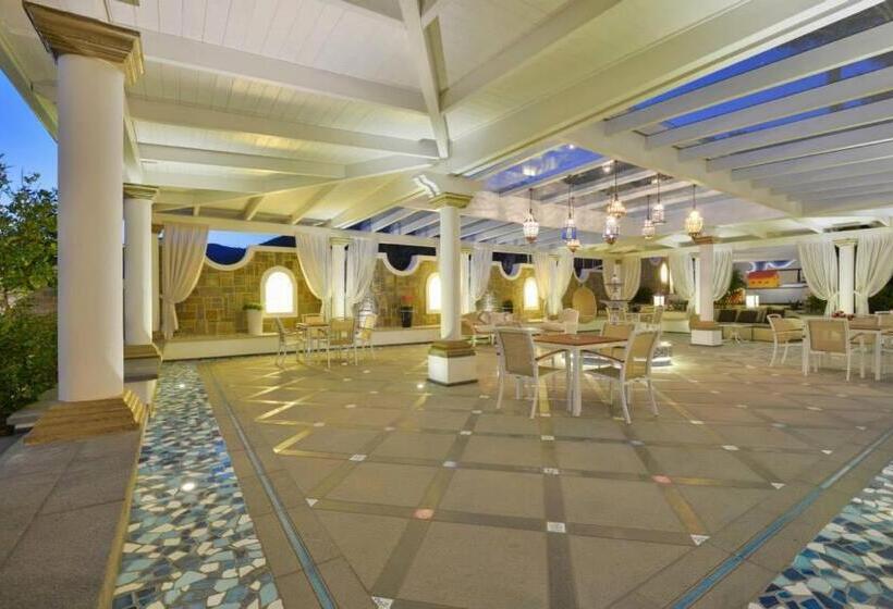 La Pineta Hotel Beach & Spa