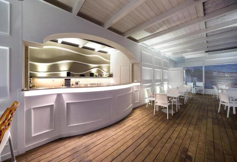 La Pineta Hotel Beach & Spa