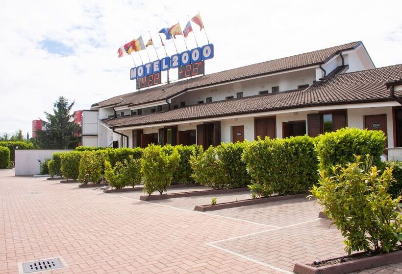Motel 2000