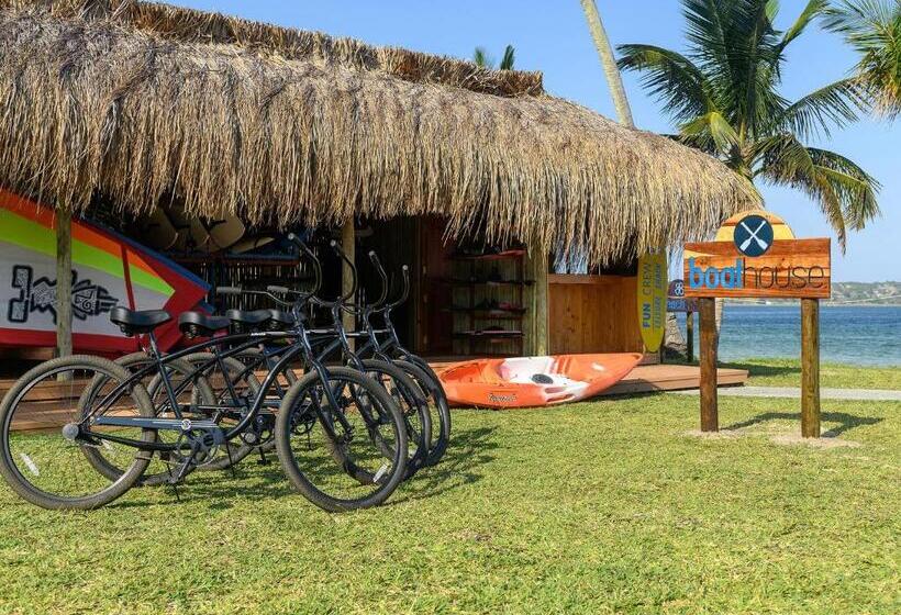 منتجع San Martinho Beach Club