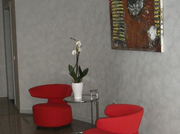 Vista Hotel & Residence