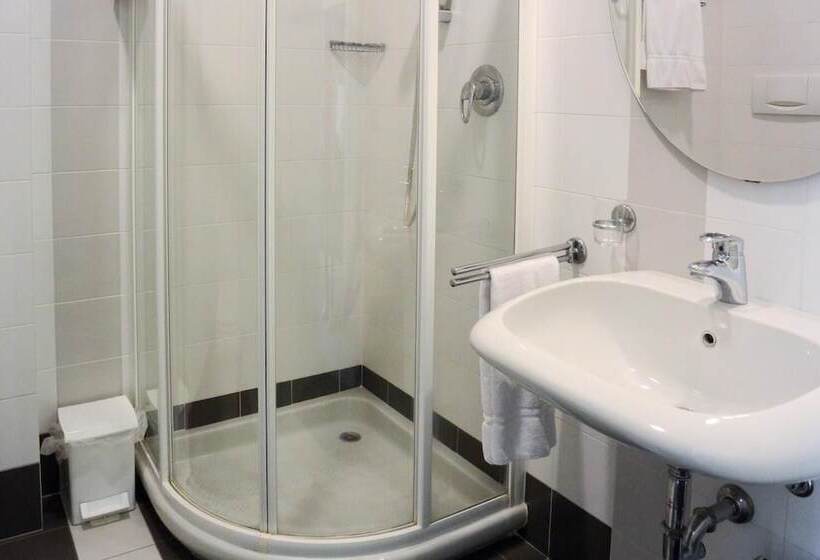 Vista Hotel & Residence