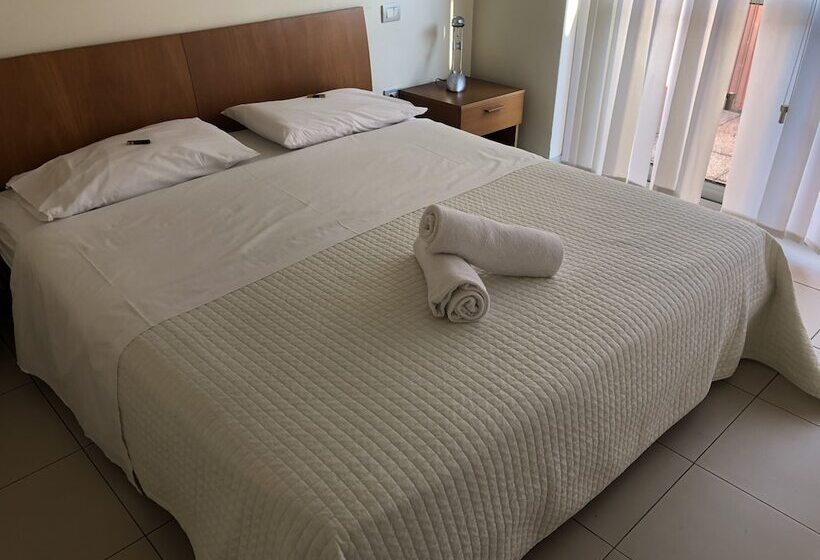 Vista Hotel & Residence