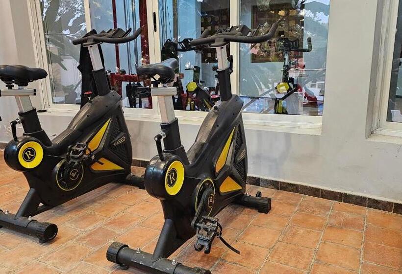 Grik Hotel   Entebbe