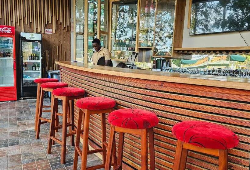 Grik Hotel   Entebbe
