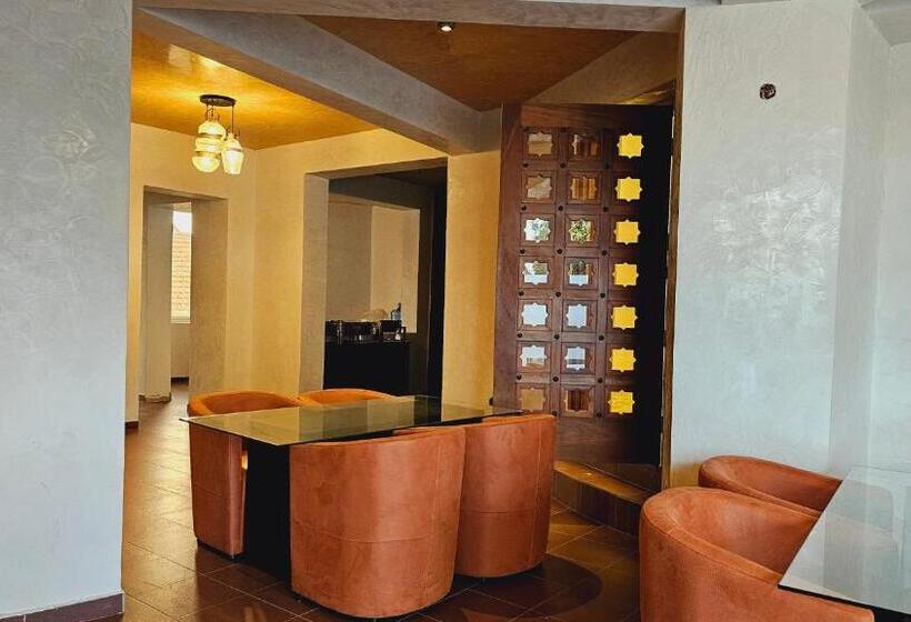 Grik Hotel   Entebbe