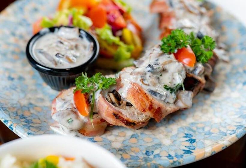 Grik Hotel   Entebbe