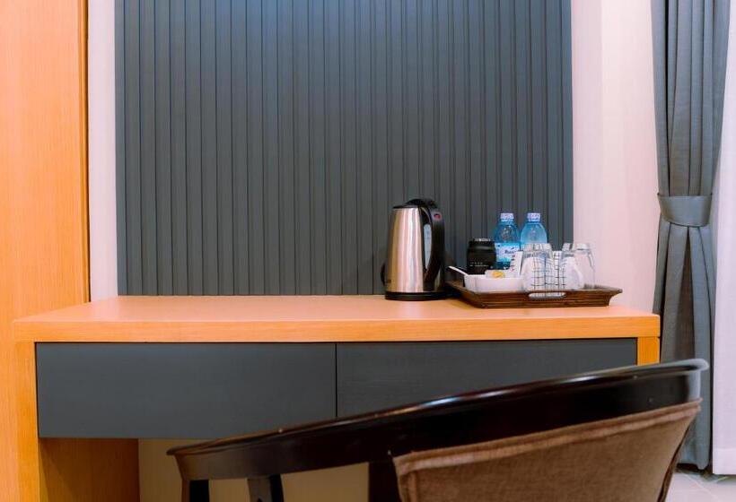 Grik Hotel   Entebbe