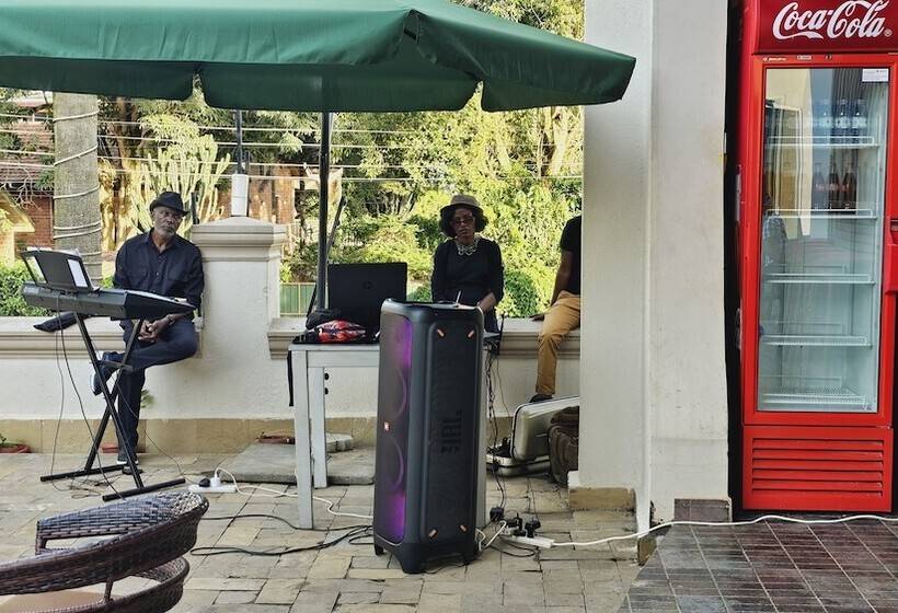 Grik Hotel   Entebbe