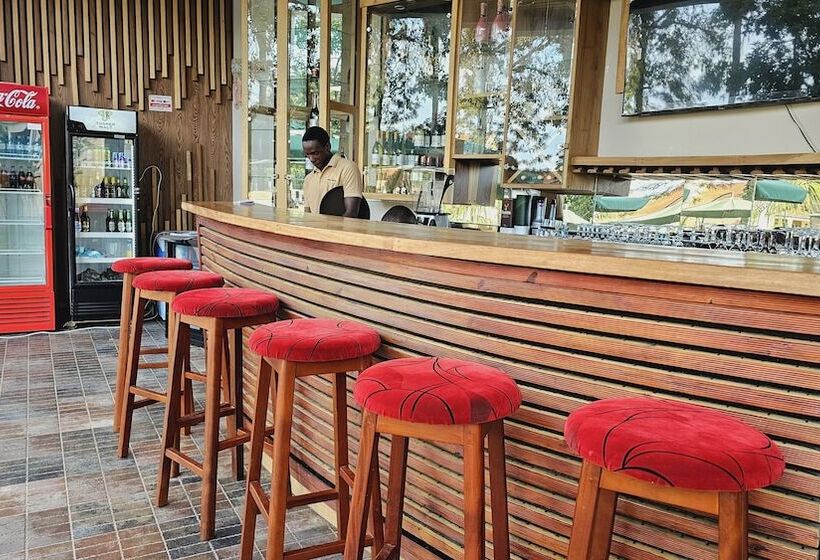 Grik Hotel   Entebbe