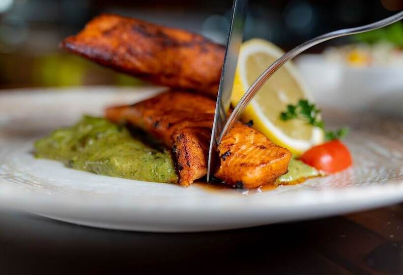 Grik Hotel   Entebbe