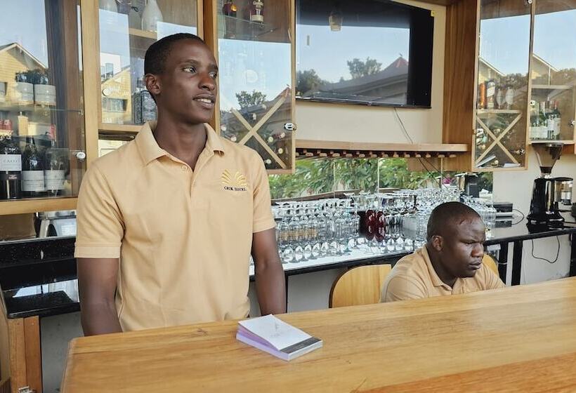Grik Hotel   Entebbe