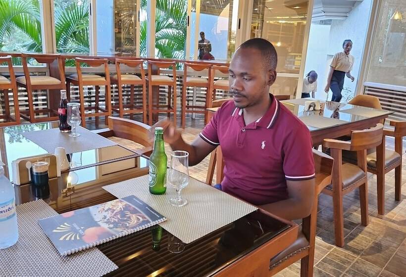 Grik Hotel   Entebbe
