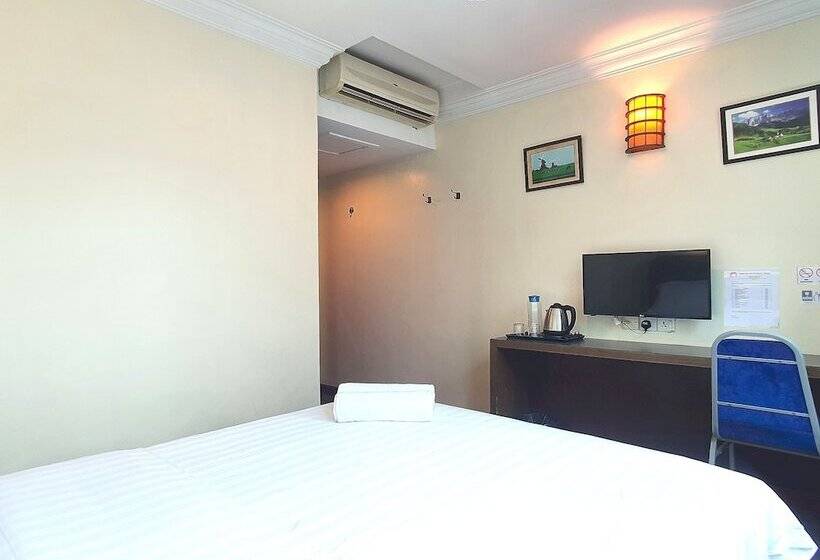 בית מלון כפרי Capital O 90939 Sandakan Central