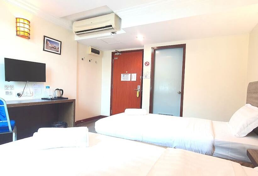 בית מלון כפרי Capital O 90939 Sandakan Central