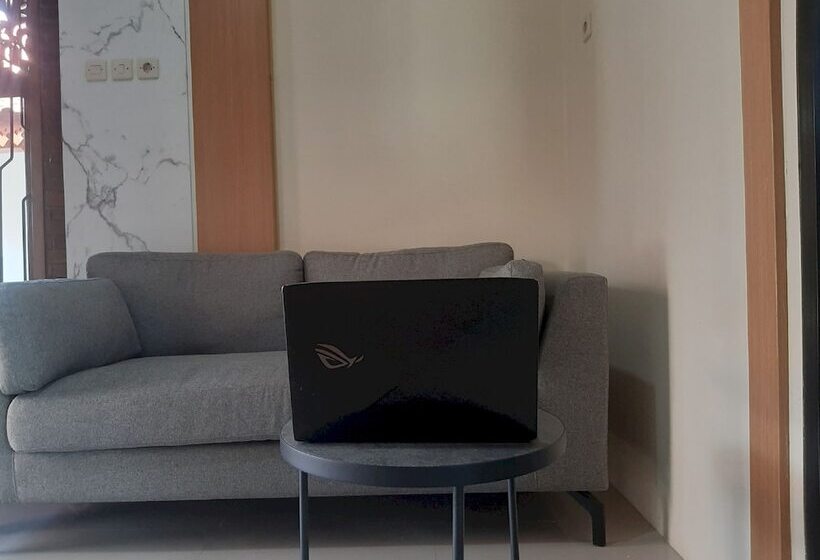 فندق Capital O 93719 Homestay Omah Bidadari