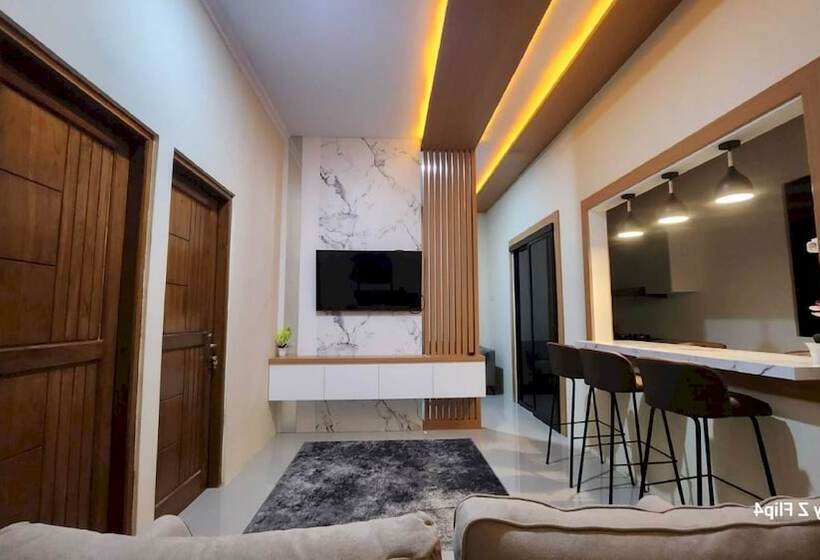 فندق Capital O 93719 Homestay Omah Bidadari