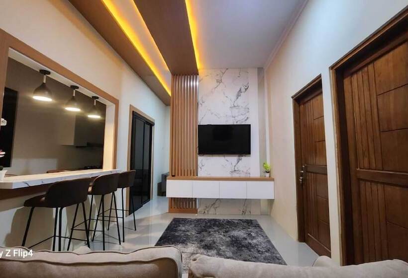 فندق Capital O 93719 Homestay Omah Bidadari