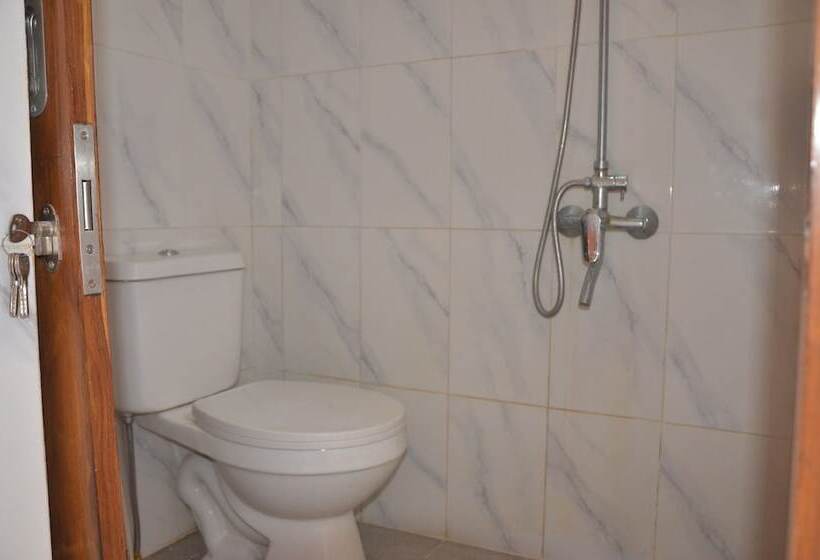 فندق Capital O 93719 Homestay Omah Bidadari