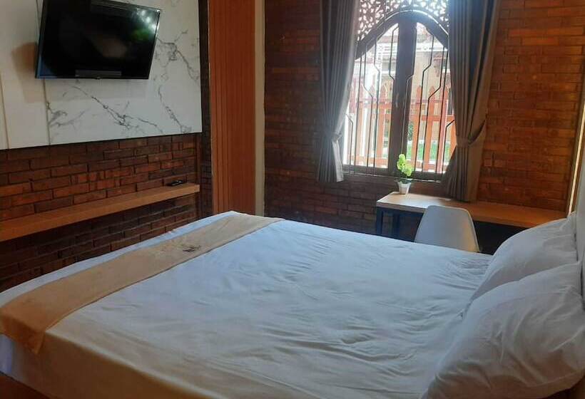 فندق Capital O 93719 Homestay Omah Bidadari