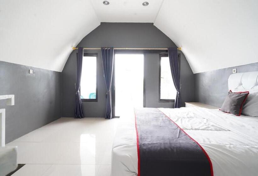 Отель Collection O 93732 Villa Opung