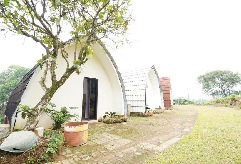 Отель Collection O 93732 Villa Opung