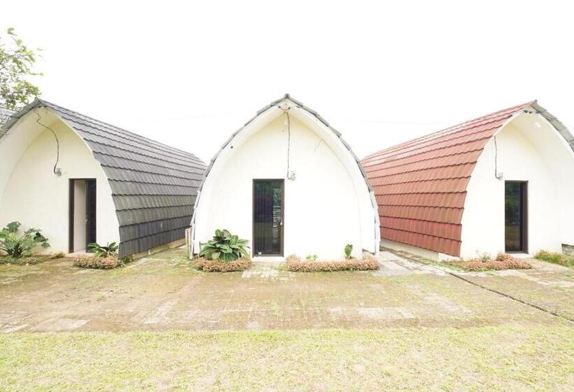 Отель Collection O 93732 Villa Opung