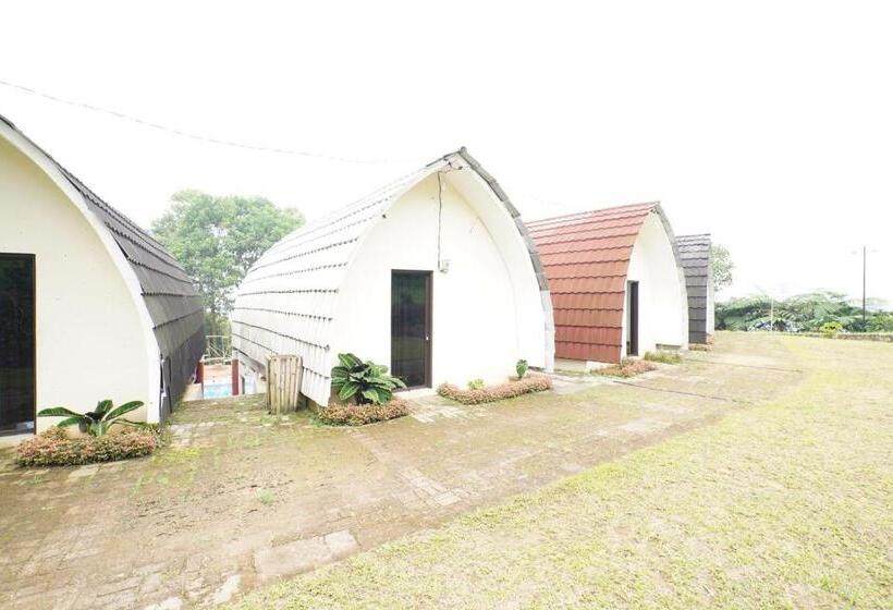 Отель Collection O 93732 Villa Opung