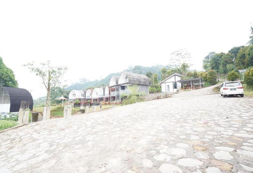 Отель Collection O 93732 Villa Opung