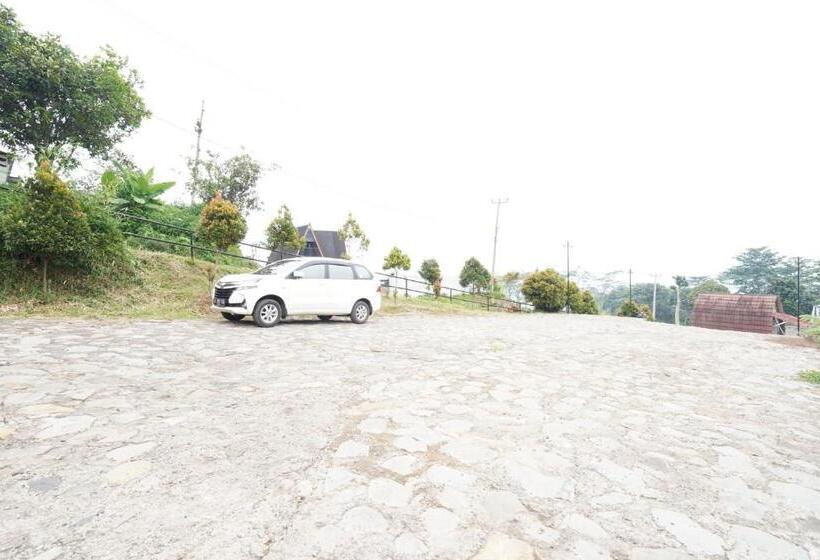 Отель Collection O 93732 Villa Opung