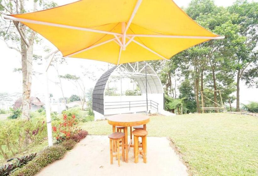 Отель Collection O 93732 Villa Opung