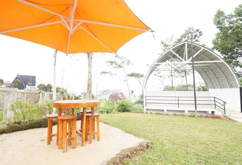 Отель Collection O 93732 Villa Opung